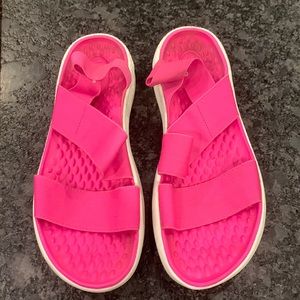 Women’s crocs liteRide hot pink sandals size 10